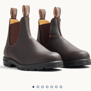 Blundstone #550 • Like New With Box - Worn Once • W8 or M6 • Walnut Brown